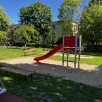Zjeżdżalnia na placu zabaw